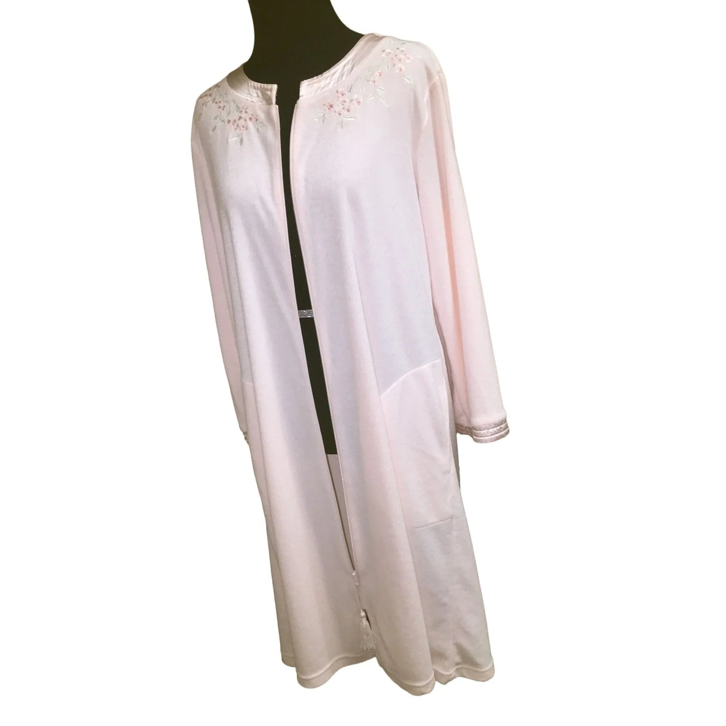 Miss Elaine Size Medium Womens Long Sleeved Nightgown/Sleepwear - A+ Stuff