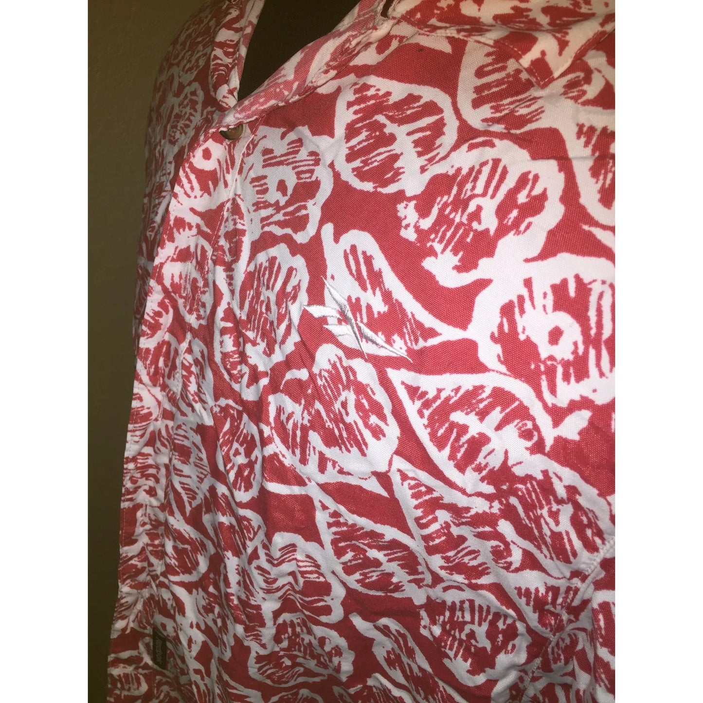 Men's Reebok Size Medium Button Up Red & White Shirt - A+ Stuff