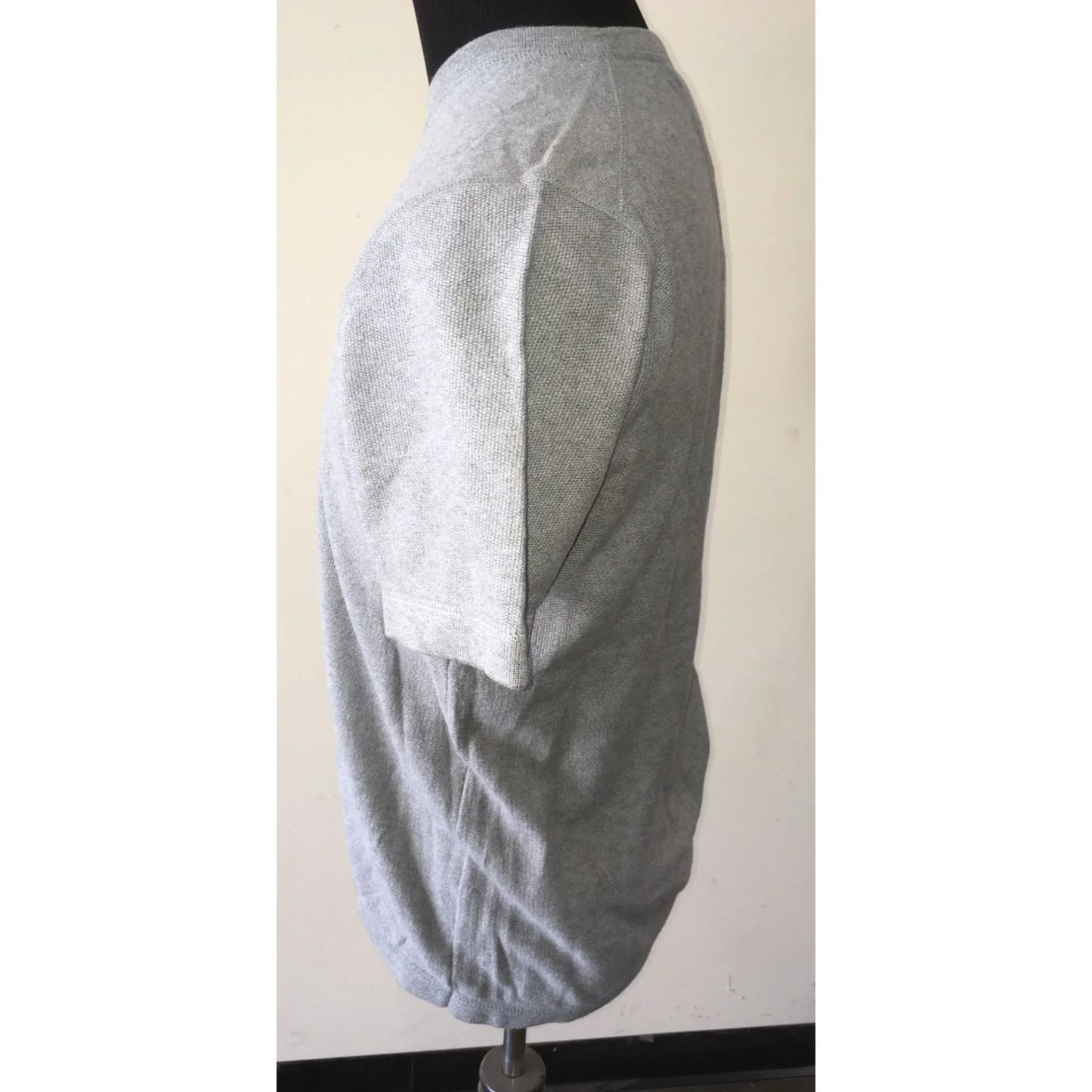 Men's Banana Republic Gray V Neck Short Sleeve Shirt Size Medium - A+ Stuff