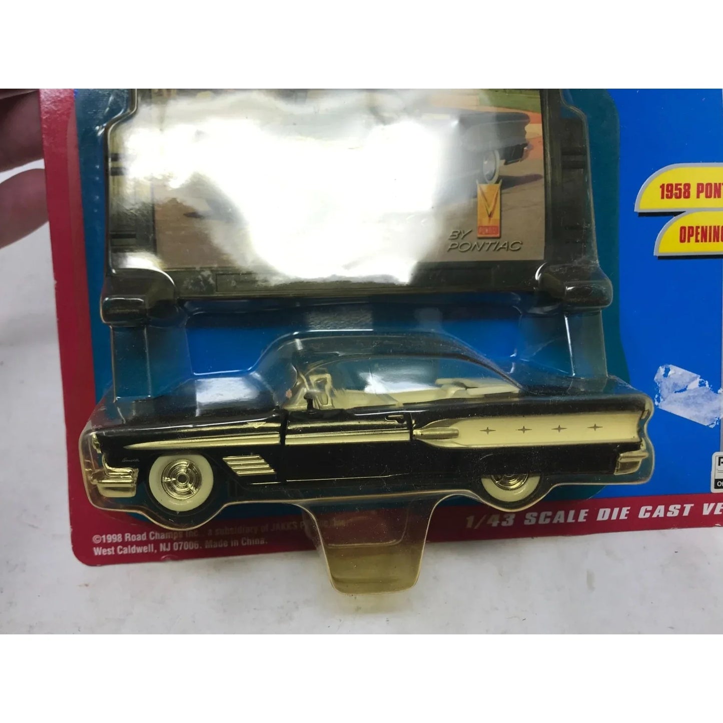 Road Champs Classic Collection 1:43 Diecast 1958 Pontiac Bonneville - A+ Stuff