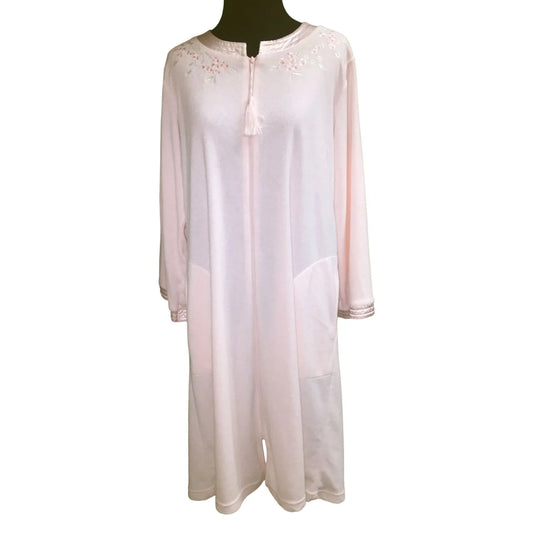 Miss Elaine Size Medium Womens Long Sleeved Nightgown/Sleepwear - A+ Stuff