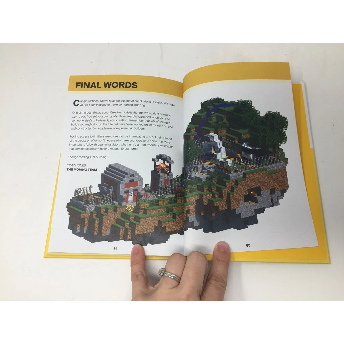 Minecraft : Guide to Creative by Mojang - A+ Stuff