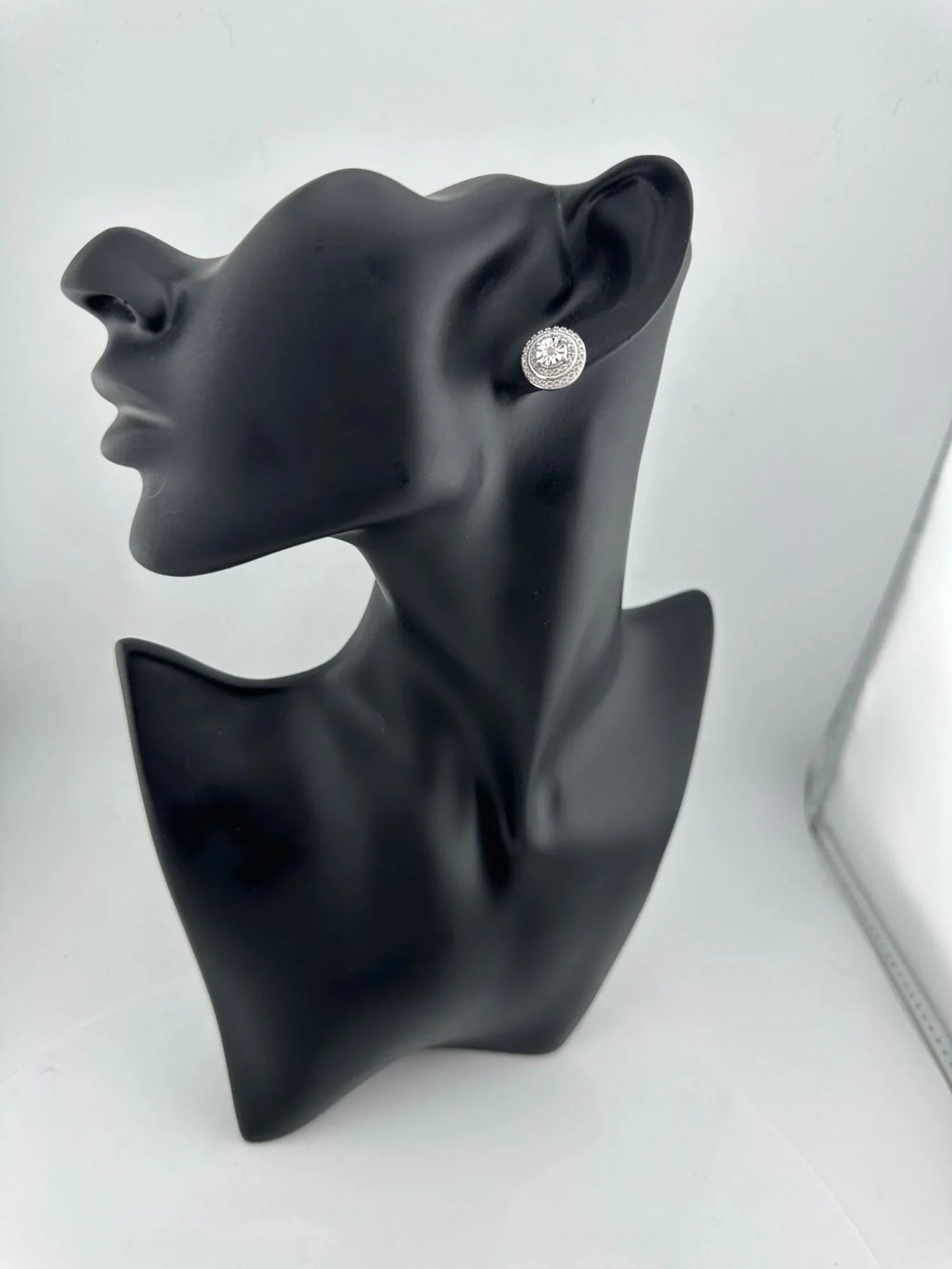 Round Illusion Diamond Stud Earrings - A+ Stuff