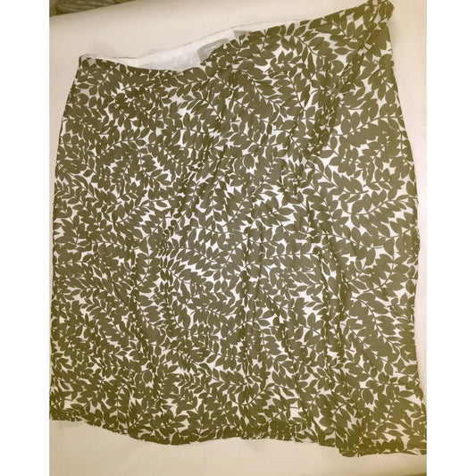 Old Navy Womens Skirt with Leaf Pattern Size 12 - A+ Stuff