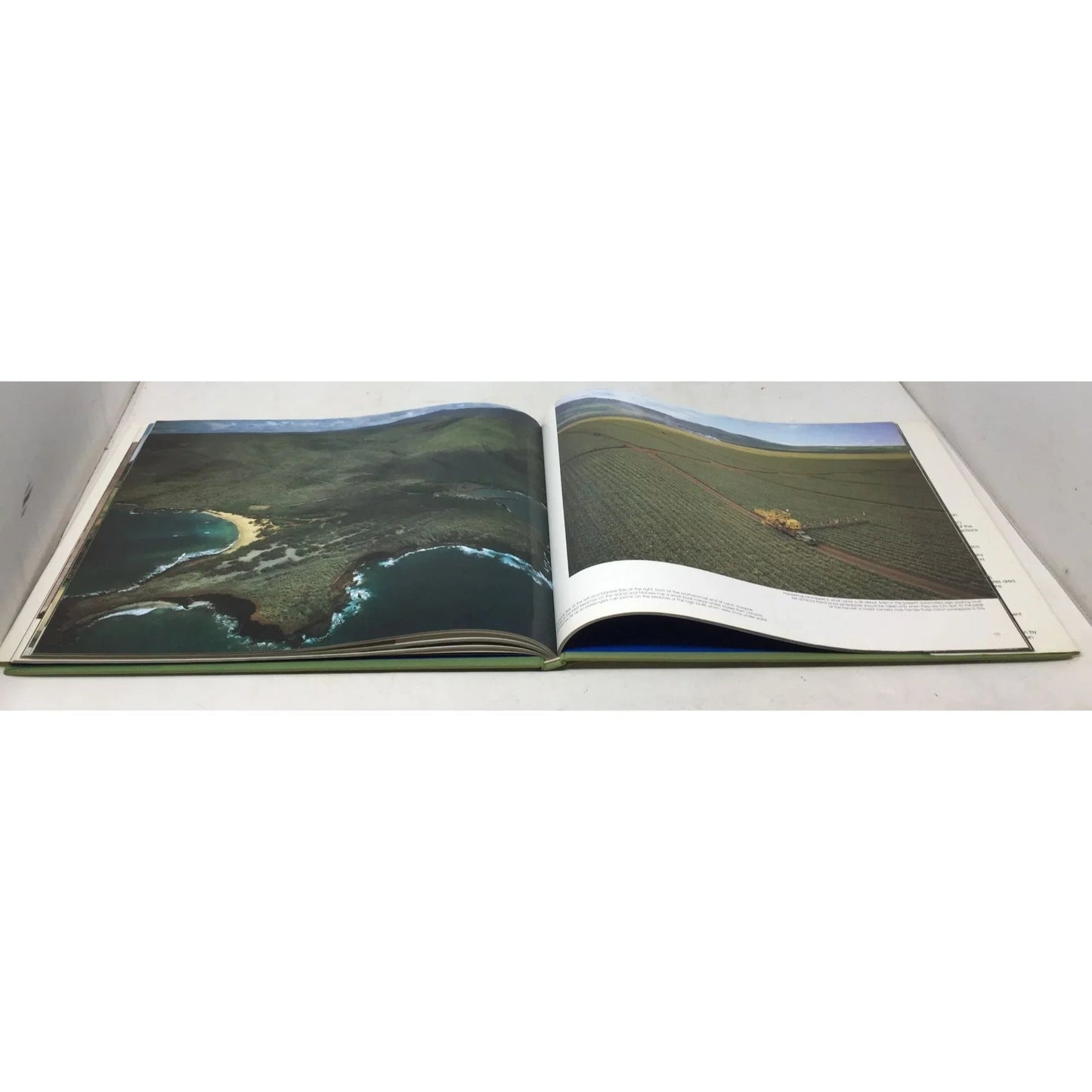 Above Hawaii: A Collection of Nostalgic and Contemporary Aerial Photographs of the Hawaiian Islands by Robert Cameron - unbranded - Vintage Books - A+ Stuff