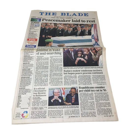 Vintage Collectible Newspaper "The Blade" November 7, 1995 - A+ Stuff