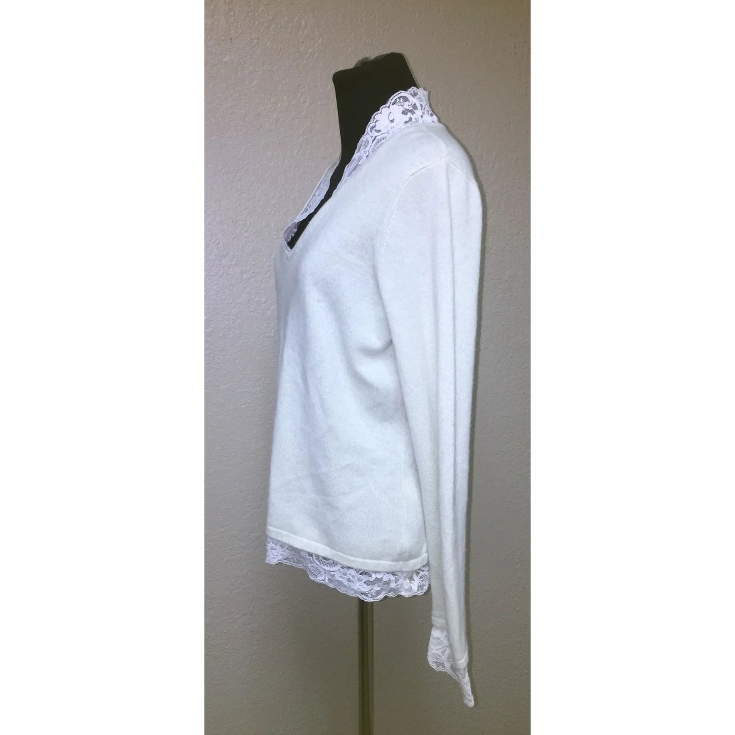 Nieman Marcus Cashmere Relaxed V-Neck Sweater with Lace Trim Size Large - A+ Stuff