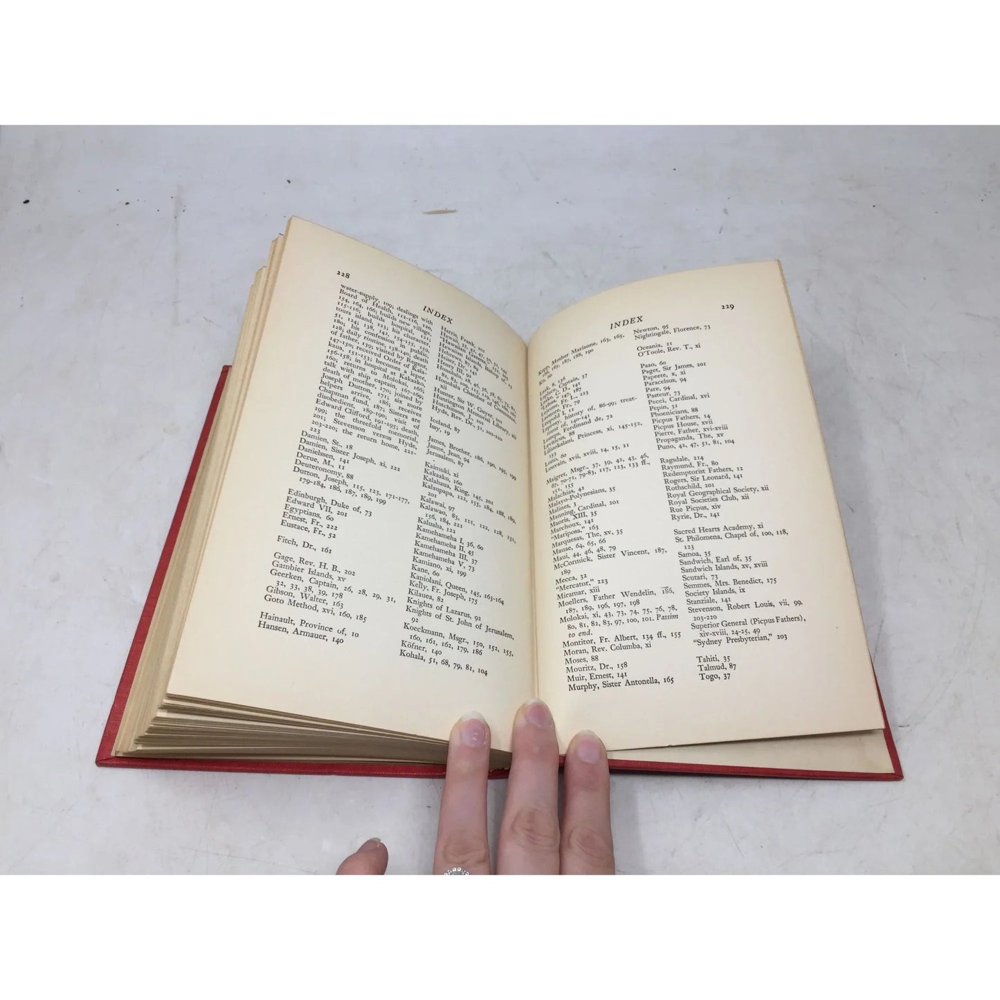 Damien the Leper by John Farrow book - A+ Stuff - Books - A+ Stuff