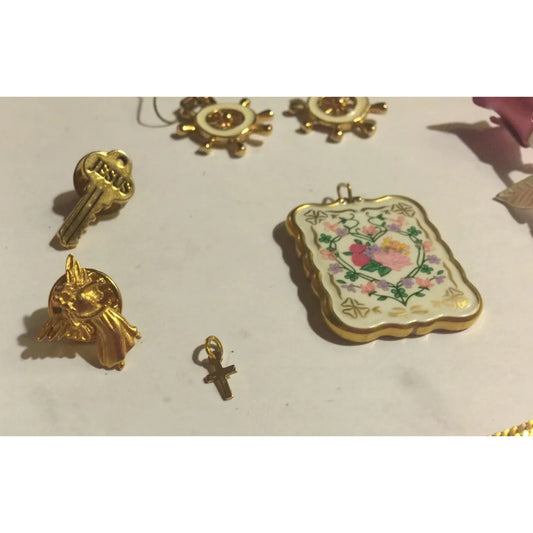 Womens Vintage Jewelry/Pin Set- Ship Wheel Earrings, Various Pins and Pendants - A+ Stuff