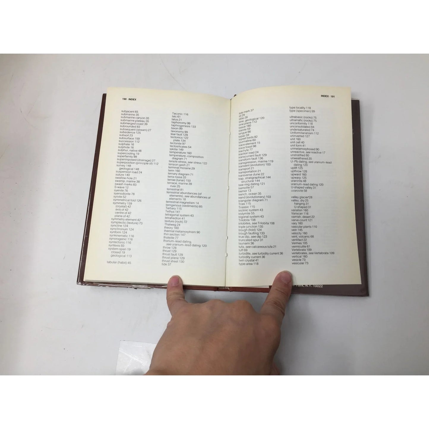 Barnes and Noble Thesaurus of Geology Hardcover Book - A+ Stuff