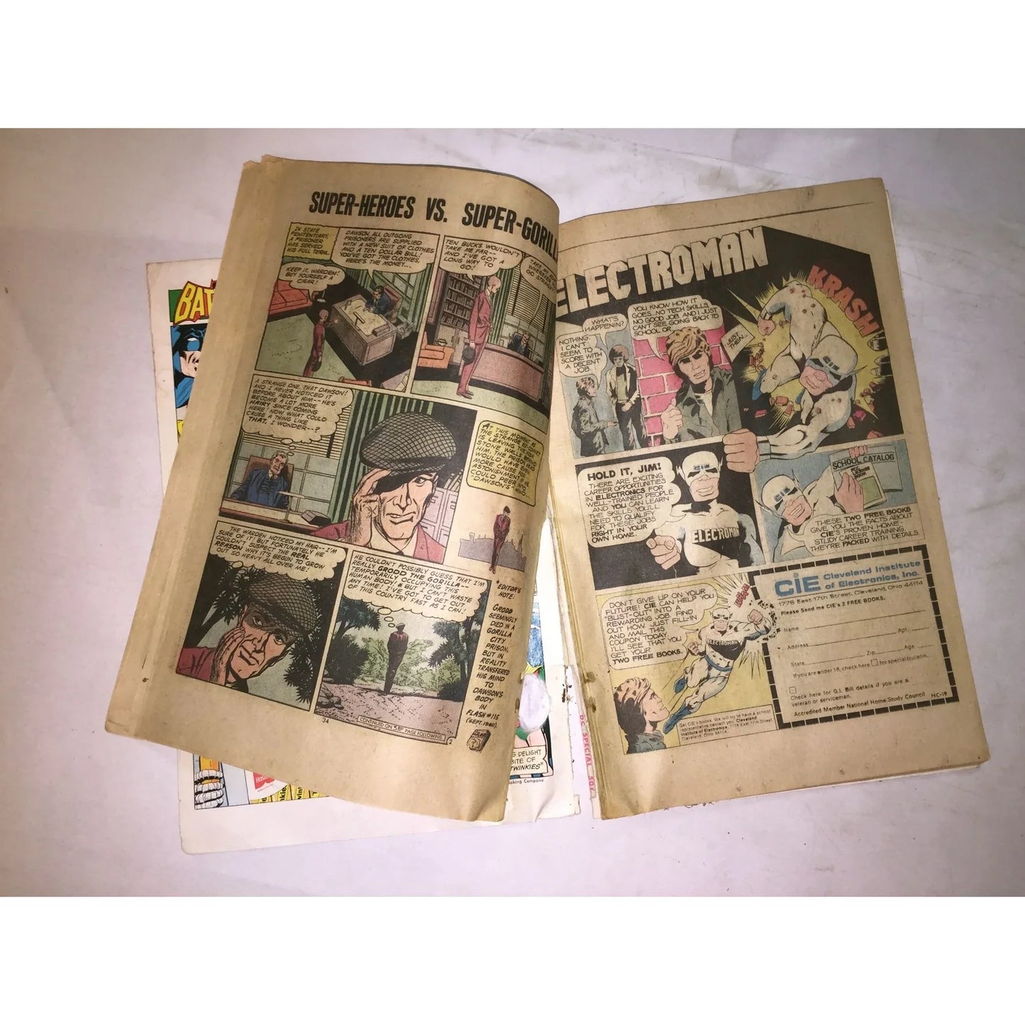 Vintage DC Special Presents Super Heroes Battle Super Gorillas Comic book - A+ Stuff