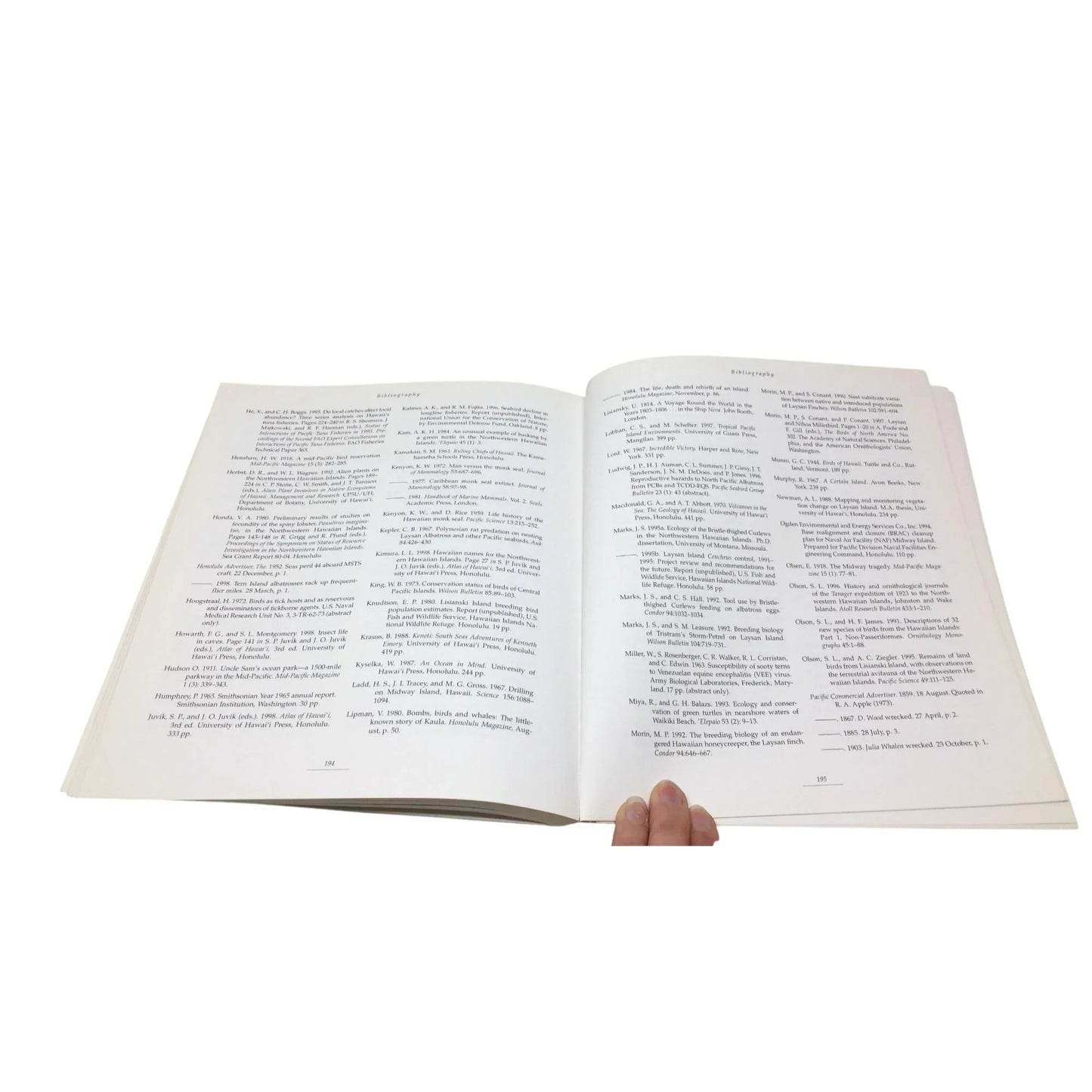 Isles of Refuge: Wildlife and History of the Northwestern Hawaiian Islands by Mark J. Rauzon. - unbranded - Vintage Books - A+ Stuff