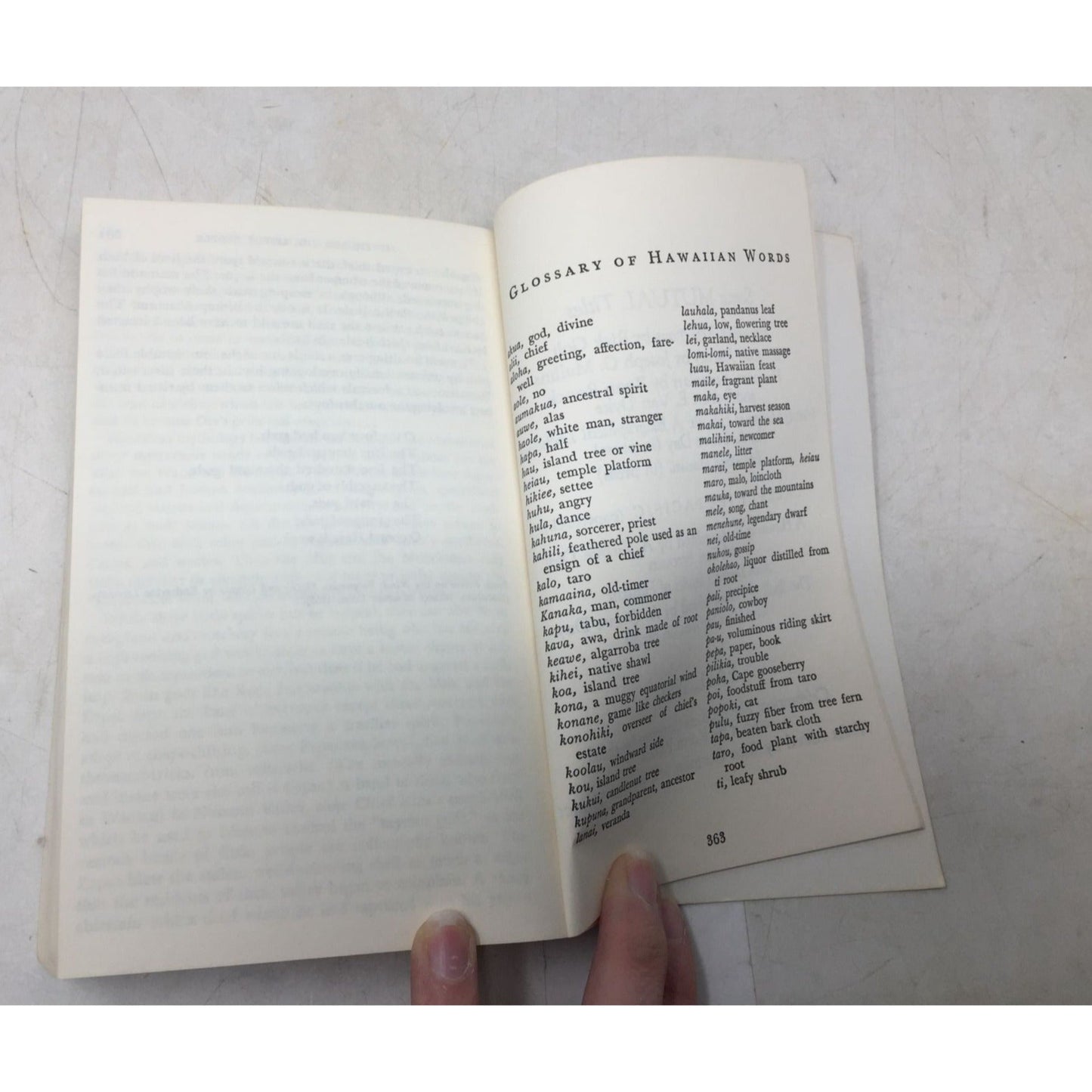 paperback copy of the book A Hawaiian Reader unbranded A+ Stuff