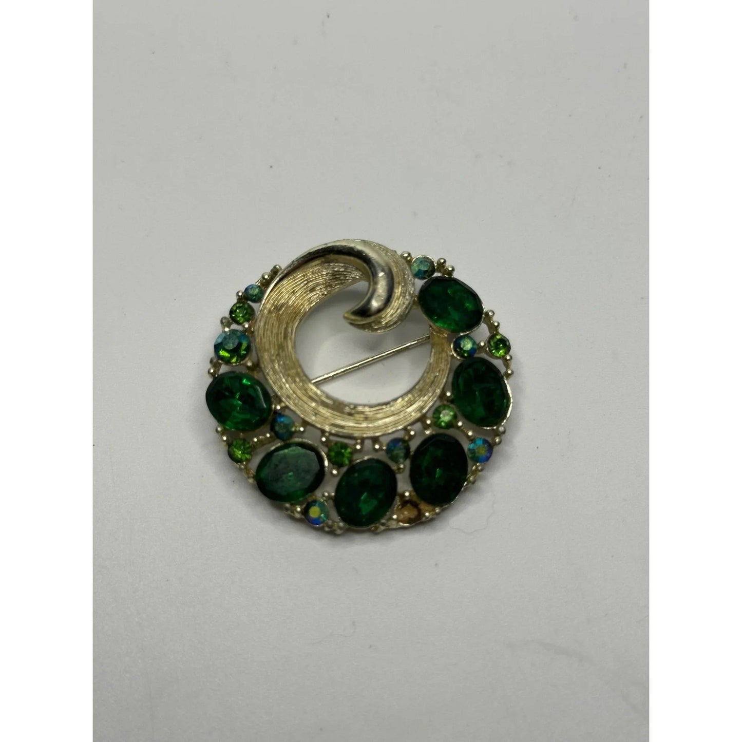 Vintage Gold Tone Lisner Wreath Brooch with Green Rhinestones - lisner - Brooch - A+ Stuff