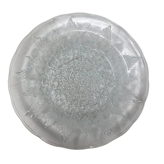 Pair of Serving Plates - Snowflake looking design made of Leaves and Flowers - 6" Diameter Each - Pretty addition to your holiday table! Unbranded A+ Stuff