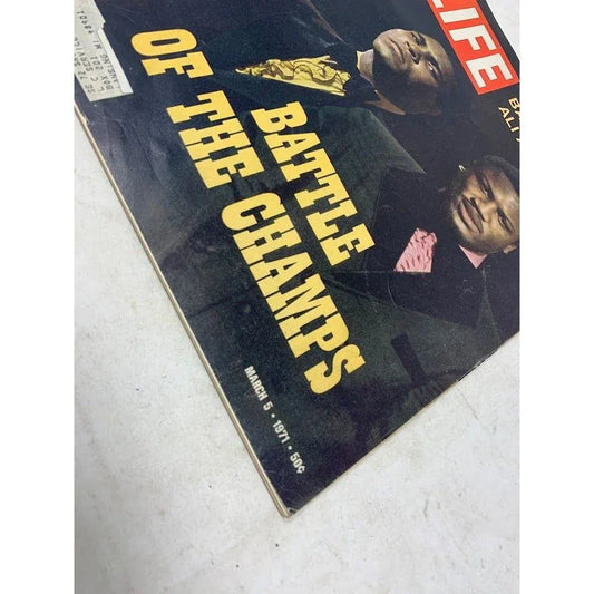 Vintage LIFE Magazine - Battle of the Champs - Backstage with Ali and Frazier - good vintage condition LIFE Magazine A+ Stuff Magazines