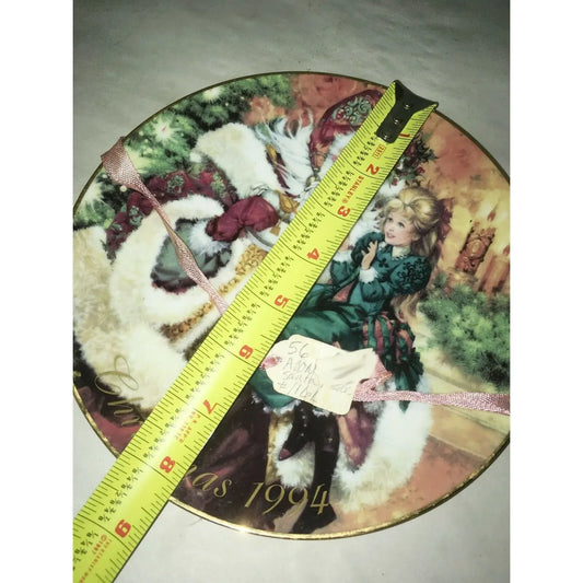 AVON Collectible CHRISTMAS Plate 1994 OLDE TIME SANTA CLAUS 8 1/4 Avon