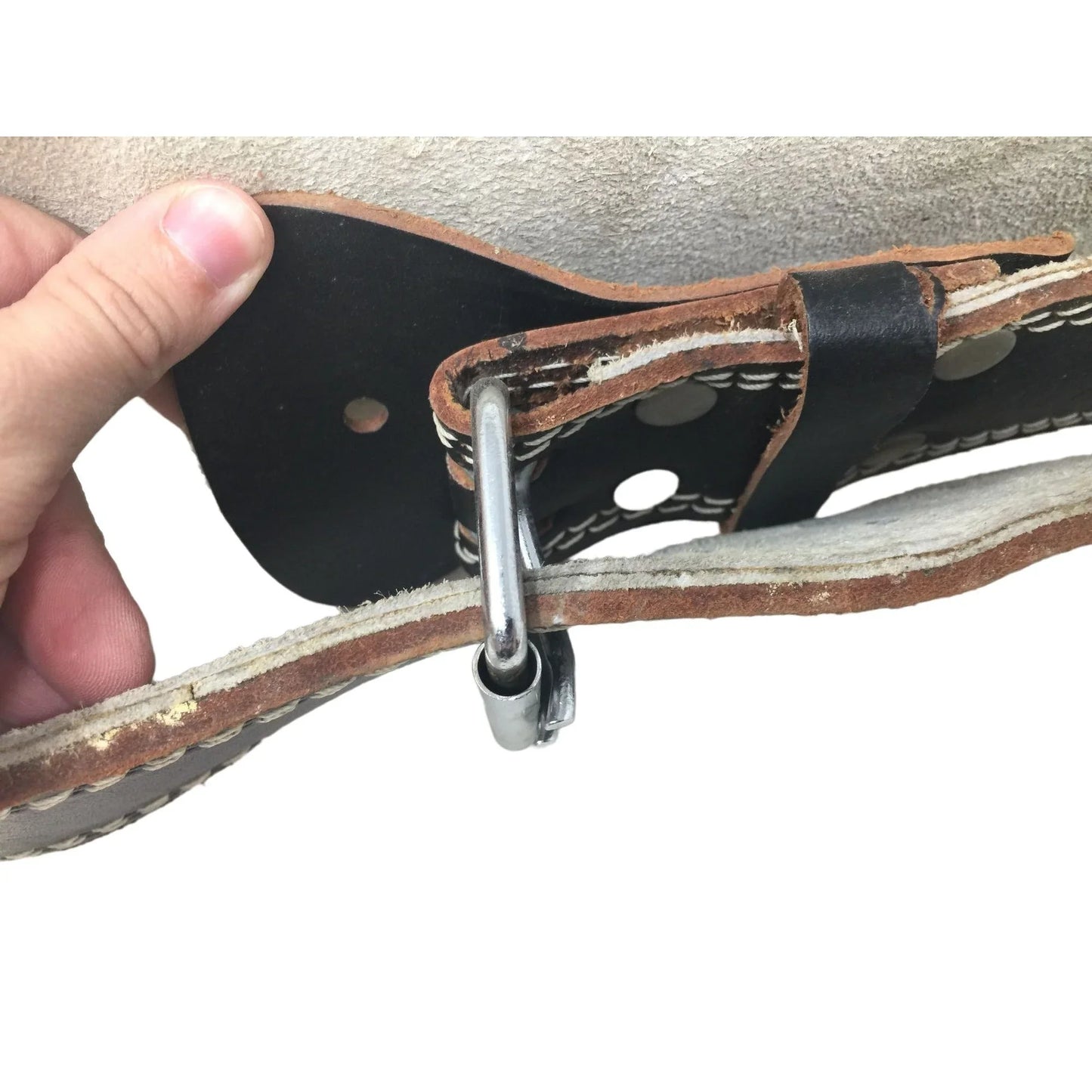 Valeo 6" Leather Weightlifting Belt - Back Support for Body Builders and Weight Lifters Valeo A+ Stuff Weight Lifting Belts