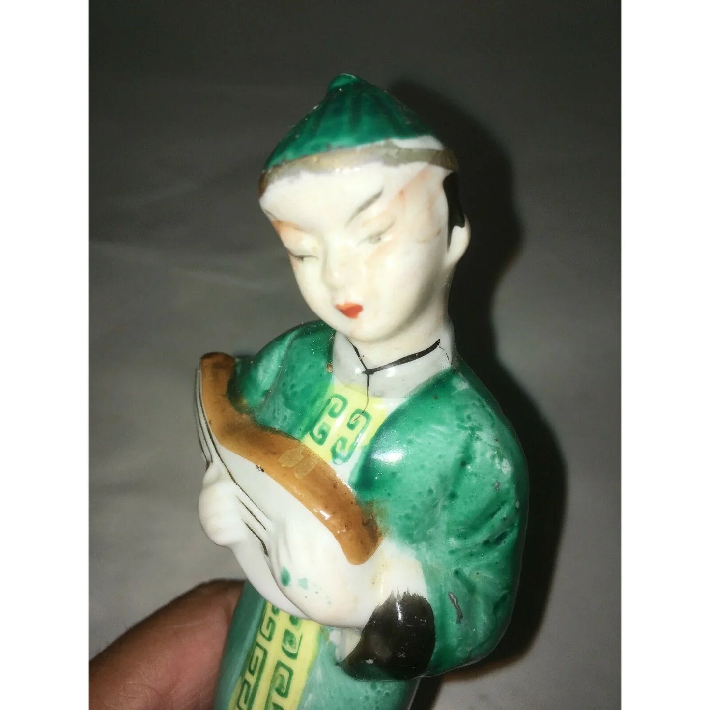 Vintage ASIAN Porcelain Man MUSICIAN Figurine Made in Japan 7" Unbranded A+ Stuff Figurines