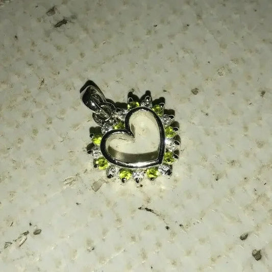 Pretty HEART PENDANT Green and White Stones on Silvertone Heart Unbranded