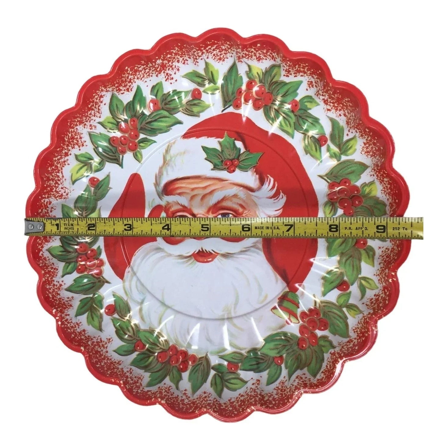 Santa Claus Christmas Dish Plastic - Scalloped Edges - Thin Plastic A+ Stuff A+ Stuff