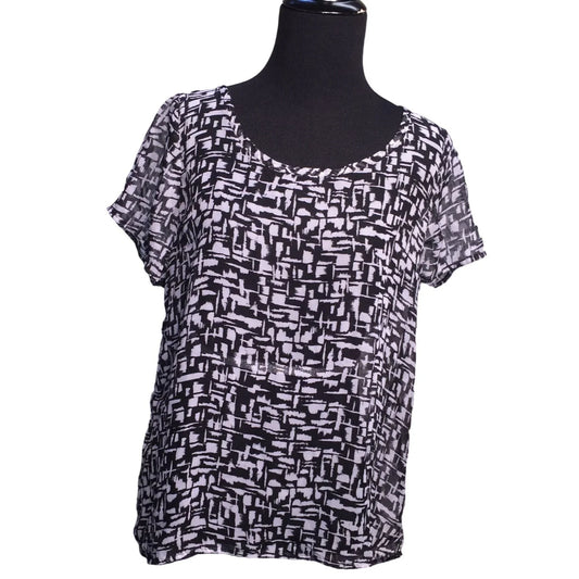 Olive & Oak Black and White Pattern Blouse w/ Pleat and button on back - Women's Size Large Olive & Oak A+ Stuff