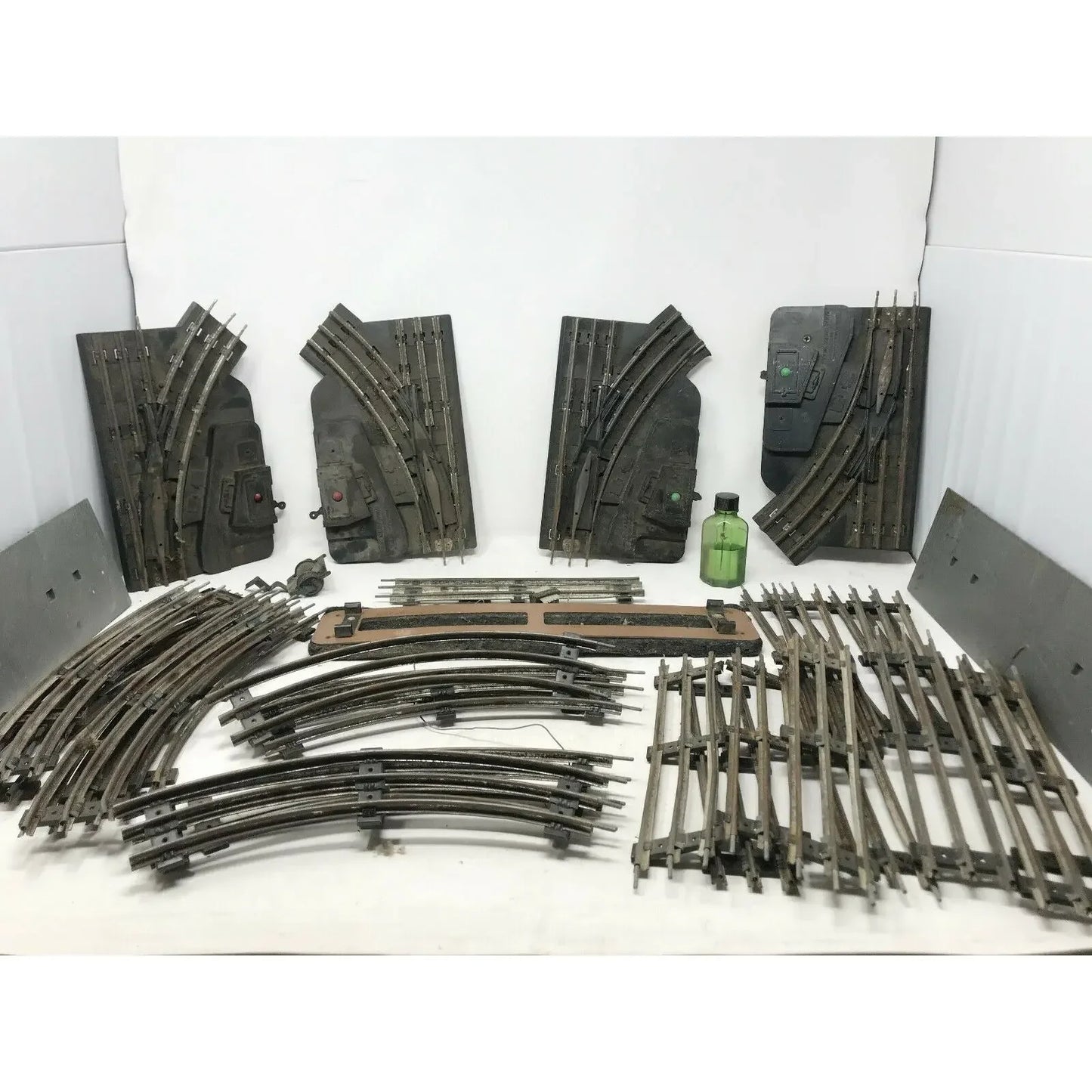 Vintage MODEL TRAIN SET / Parts - HUGE LOT - Track, Cars, Posts, Crossings Etc A+ Stuff