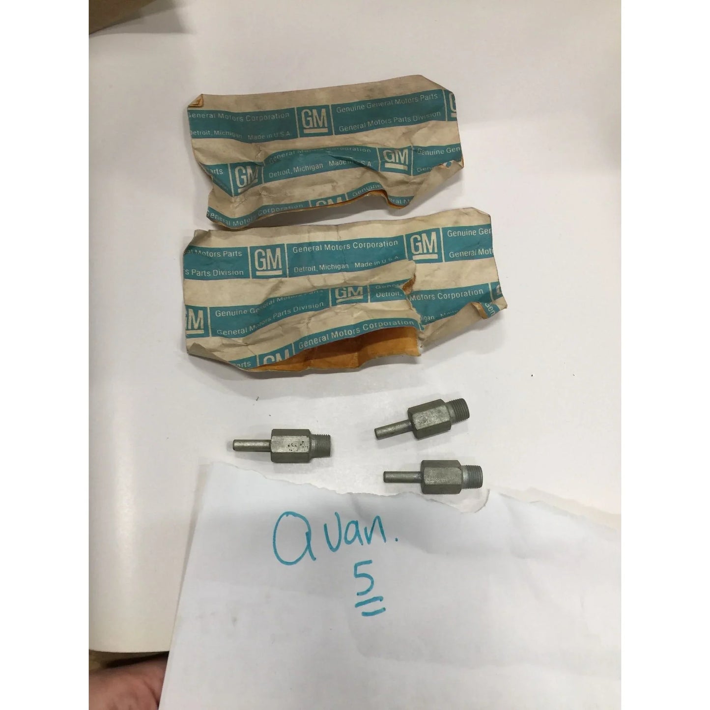 Genuine GM Part - No 550635 - CONNECTO - new - vintage discontinued General Motors Part - auto Part Delco - General Motors A+ Stuff