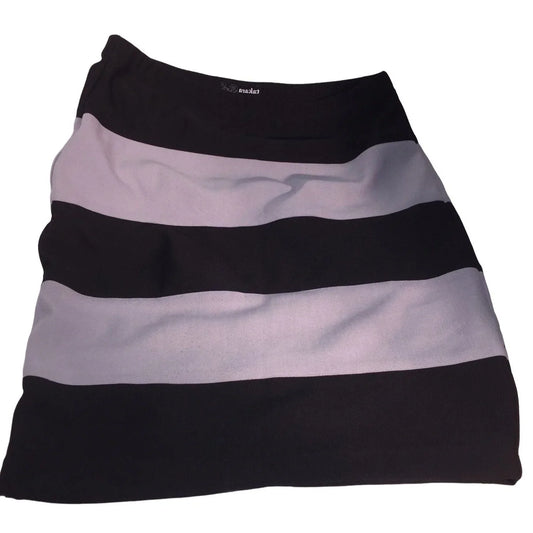 Takara Black and Gray Stripe Skirt (knee length or just above) - Womens size 7 Takara A+ Stuff