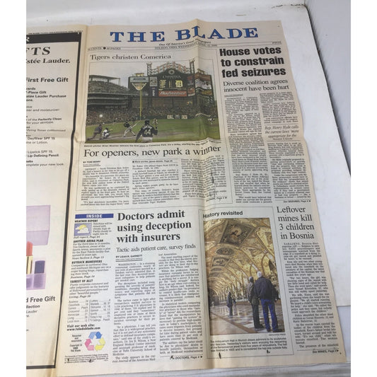 Vintage The Blade Collectible Newspaper April 12, 2000