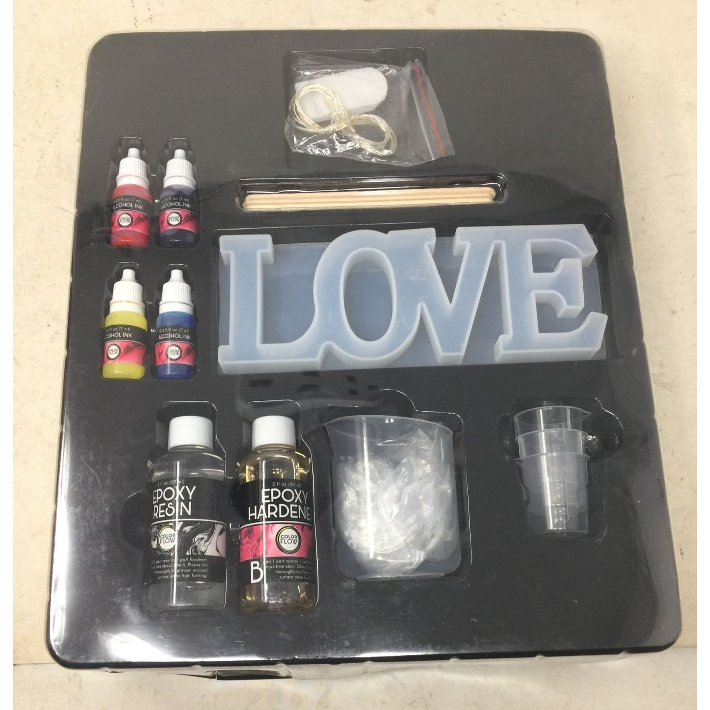 Color Flow Mix & Pour Resin Studio Light Up Love New in Box (Non toxic)