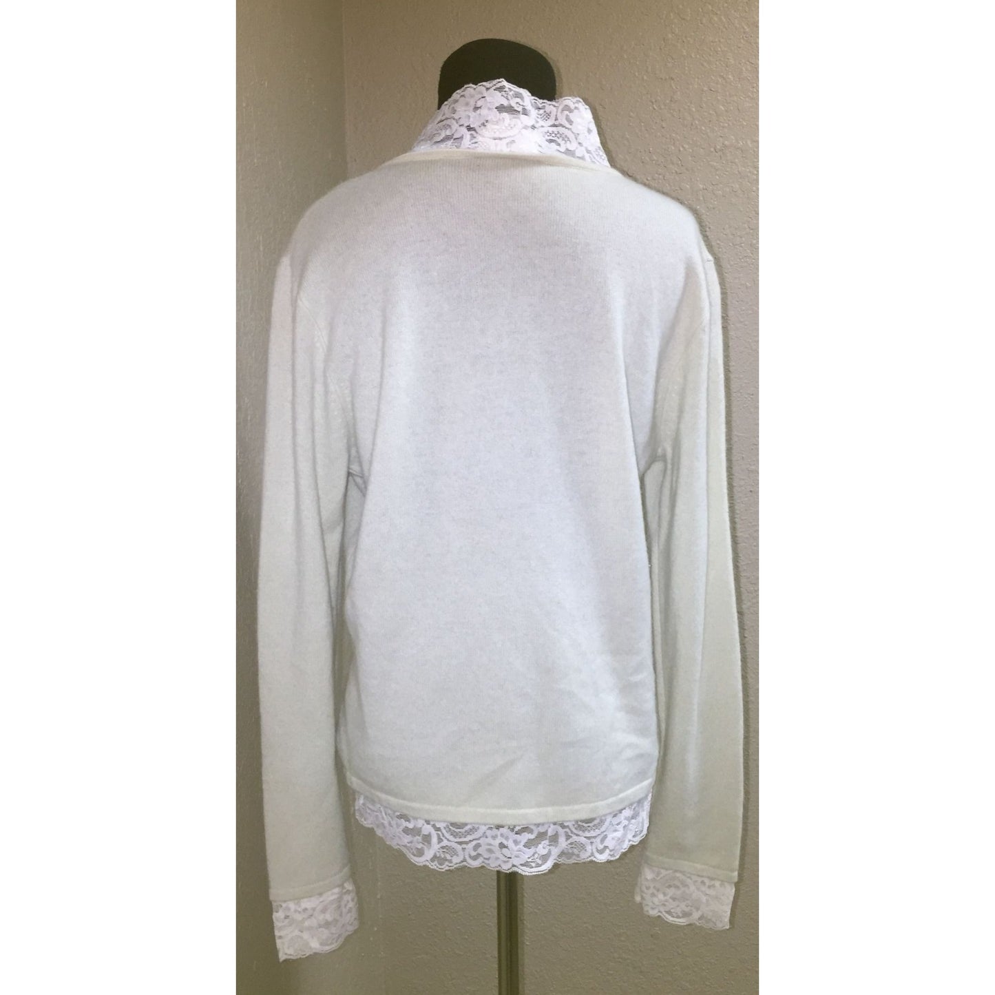 Nieman Marcus Cashmere Relaxed V-Neck Sweater with Lace Trim Size Large