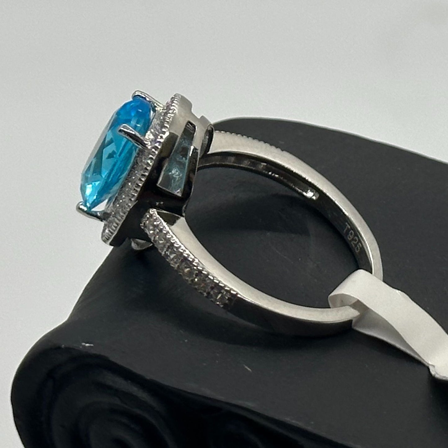 Beautiful Vibrant 3.60 Carat Swiss Blue Topaz Ring - Size 6 - Sterling Silver Setting