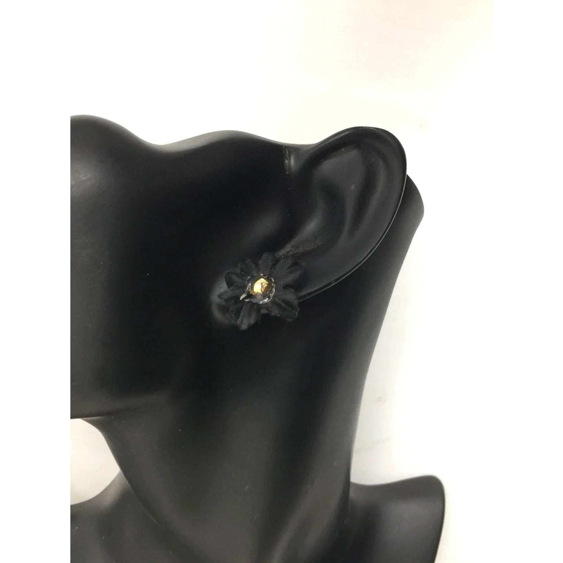 2 Pairs of Women's Flower Earrings (1 black and 1 white pair) - A+ Stuff - Earrings - A+ Stuff
