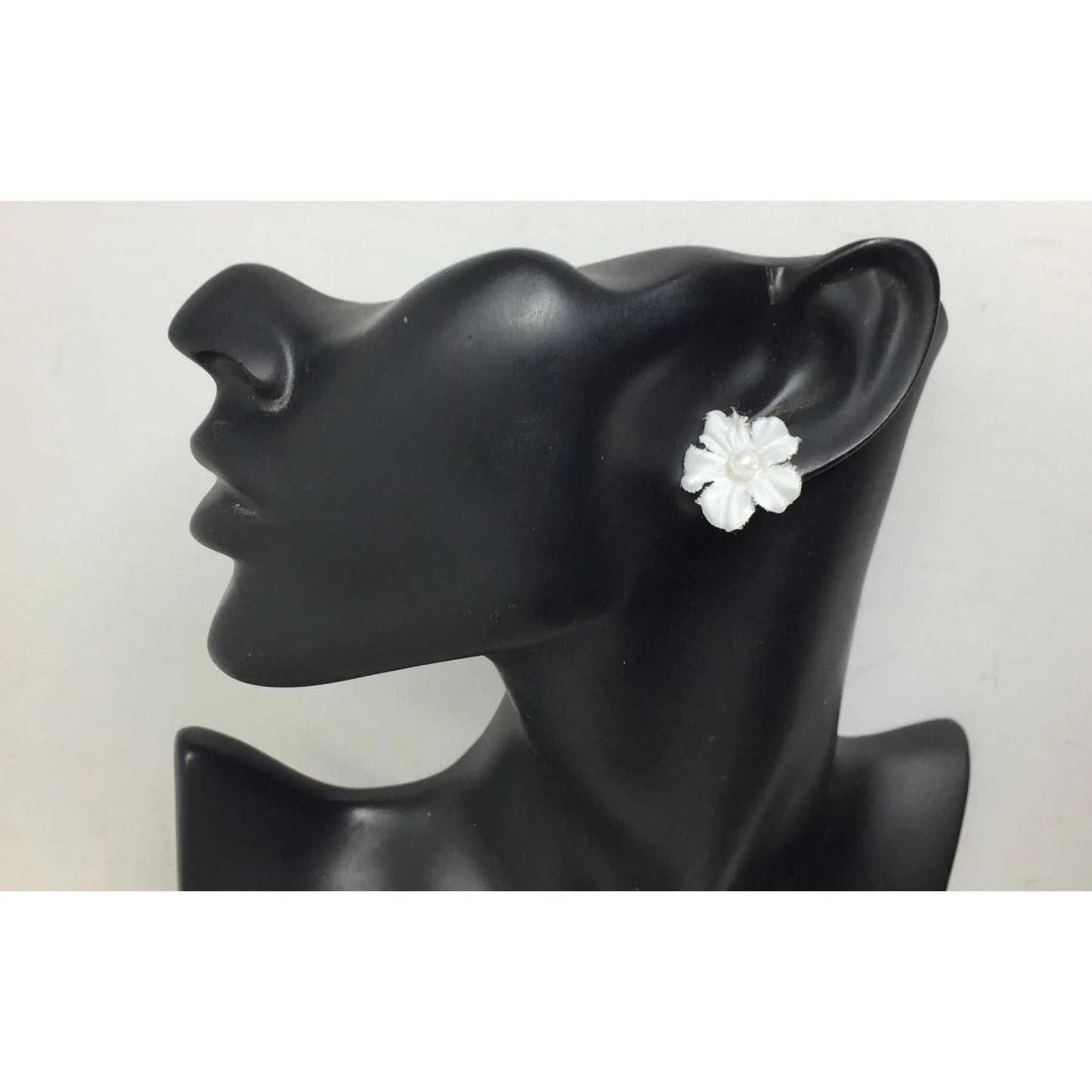 2 Pairs of Women's Flower Earrings (1 black and 1 white pair) - A+ Stuff - Earrings - A+ Stuff