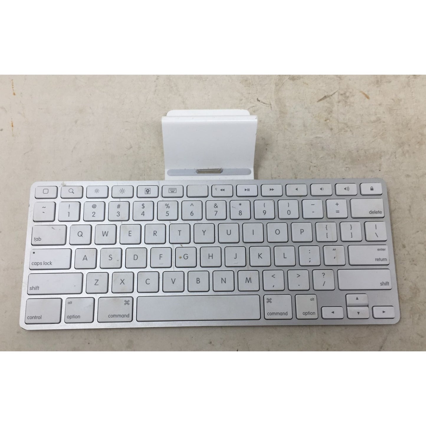 Wireless Apple Keyboard Model A1359 W/ Docking Station