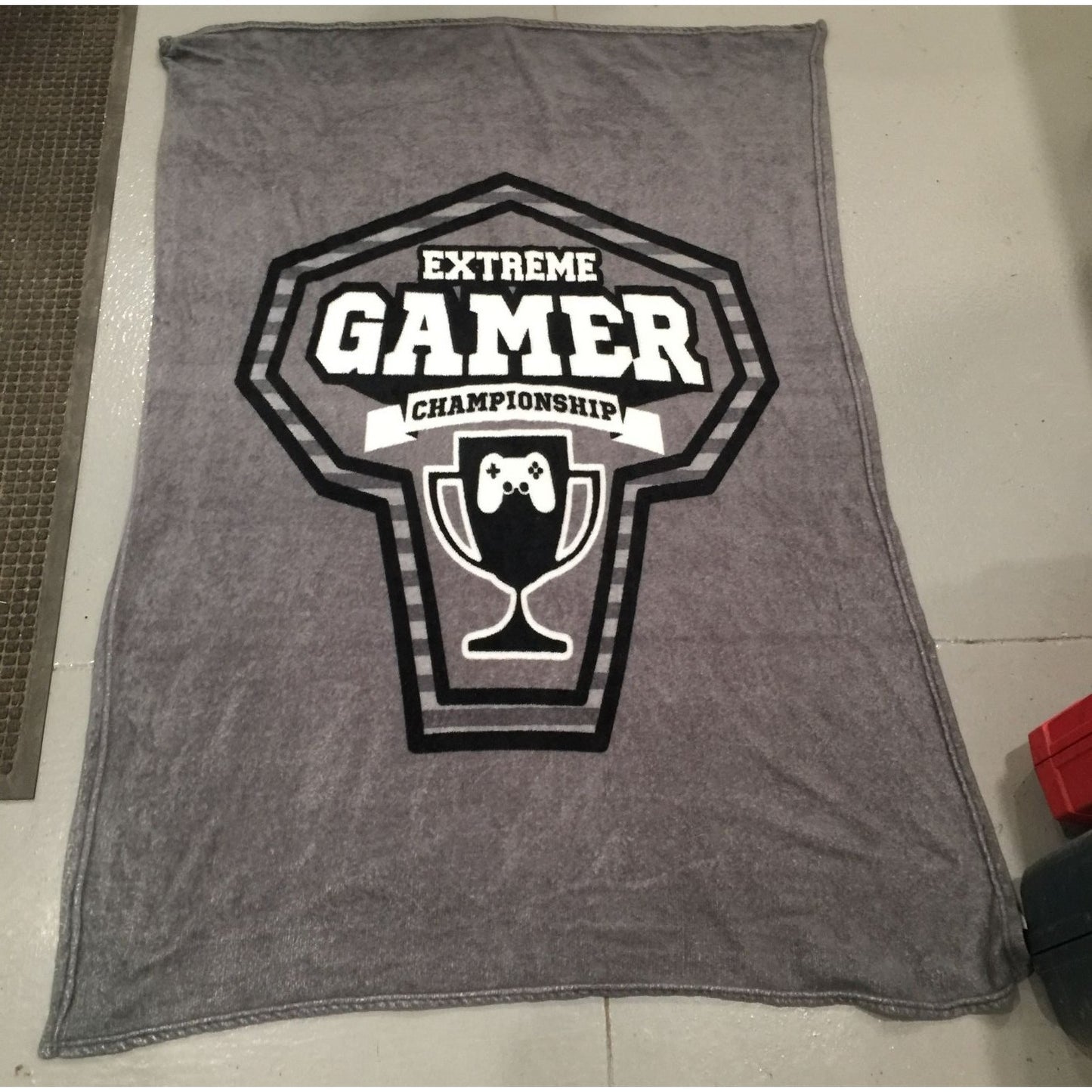 Extreme Gamer Championship Grey/White Super Soft Fleece Throw Blanket