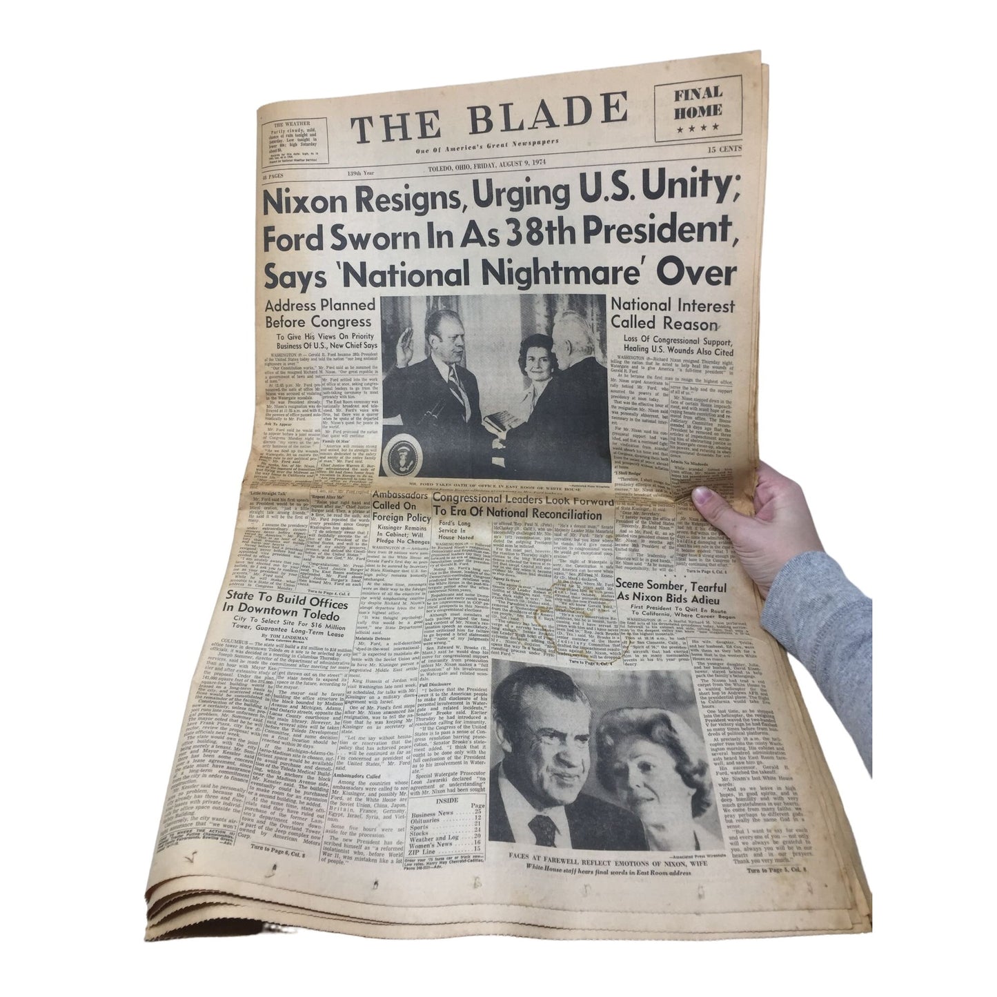 Vintage The Blade Newspaper Aug 9, 1974 "Nixon Resigns, Urging U.S. Unity; Ford Sworn in as 38th President"