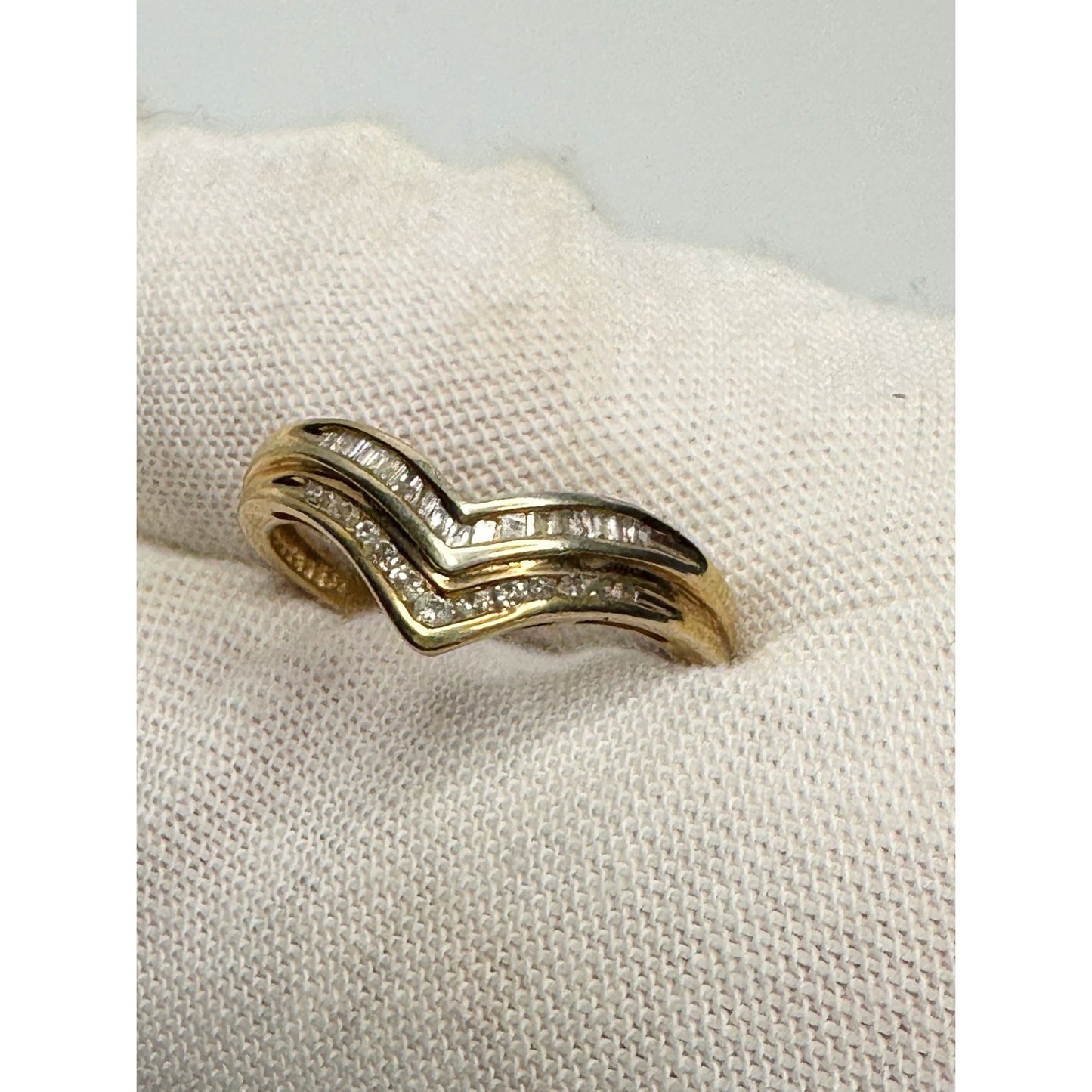 Beautiful 2 Row Chevron Style 1/4 Carat Diamond Baguette Ring - Size 7 - 925 Sterling Silver