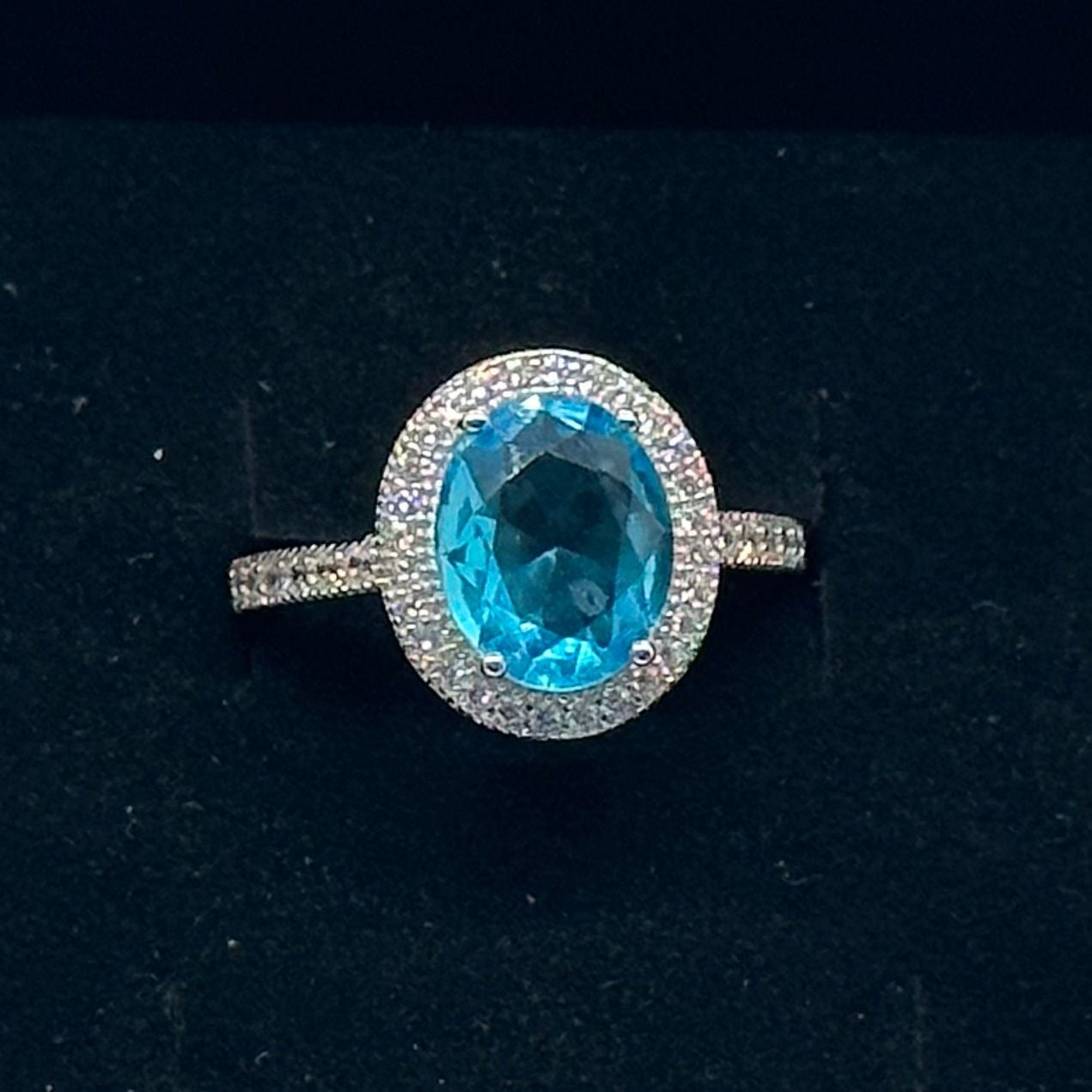 Brilliant Oval 3.60 Carat Blue Topaz Ring - Size 7 - Sterling Silver Setting