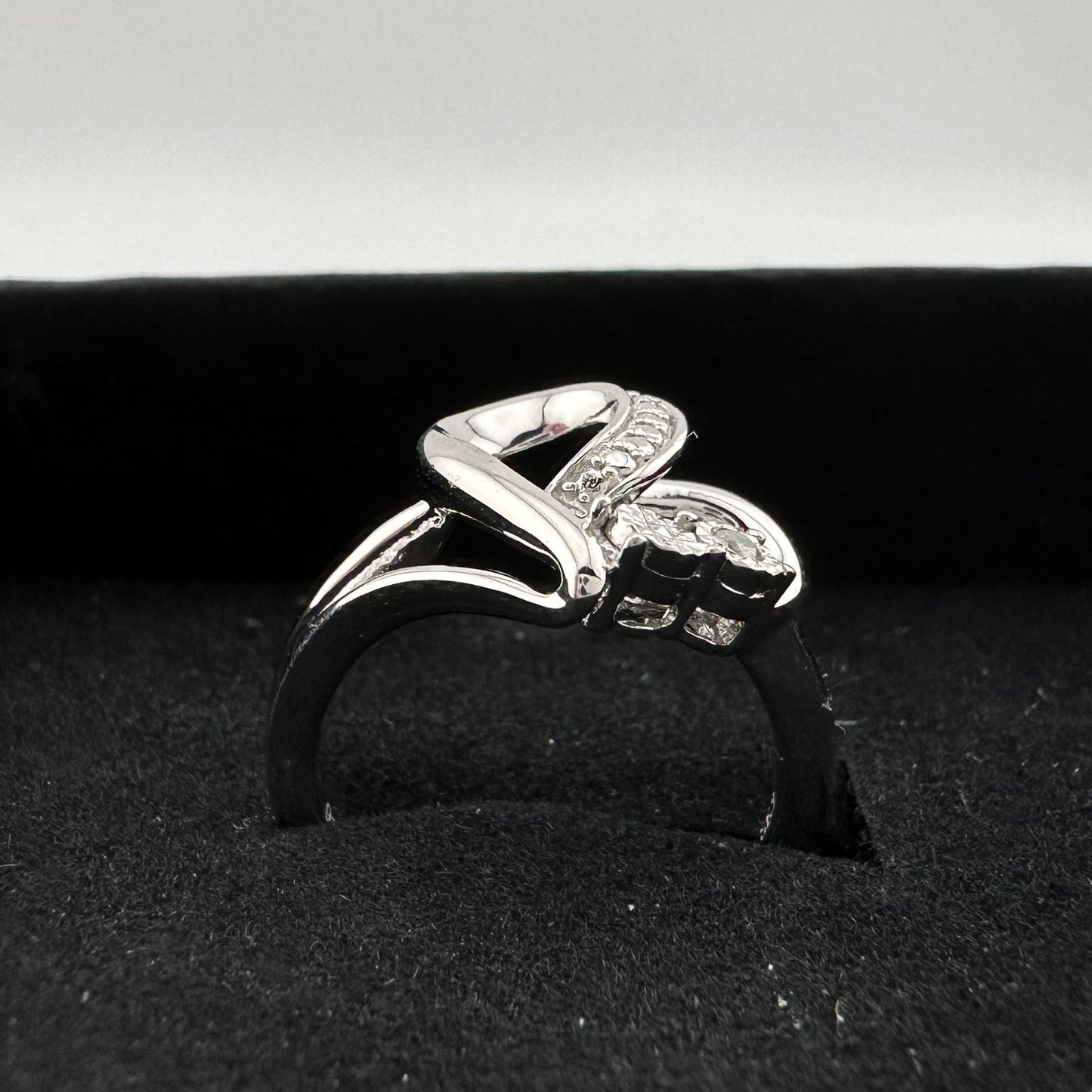 Beautiful Heart Shaped Diamond Accent Ring Sterling Silver Size 5.25