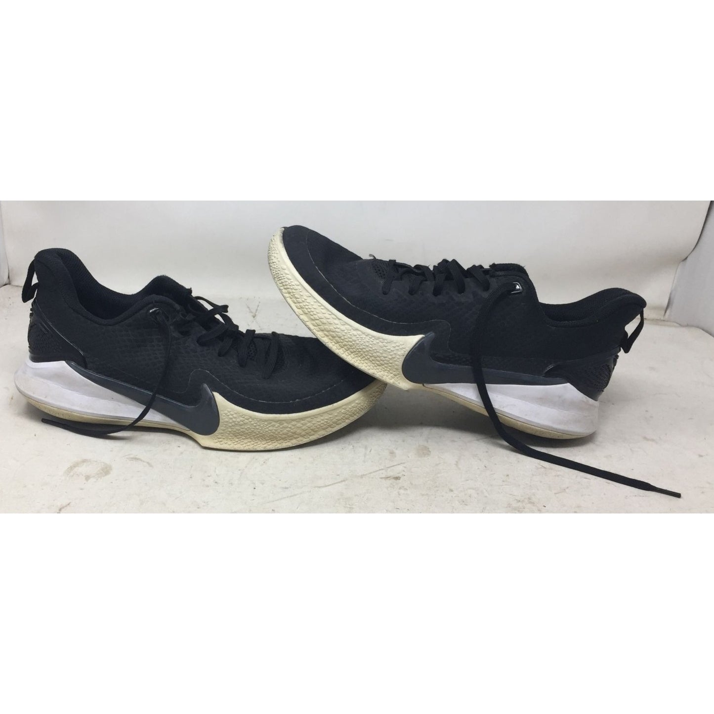 Womens Black & White Nike Sneakers Size 7.5