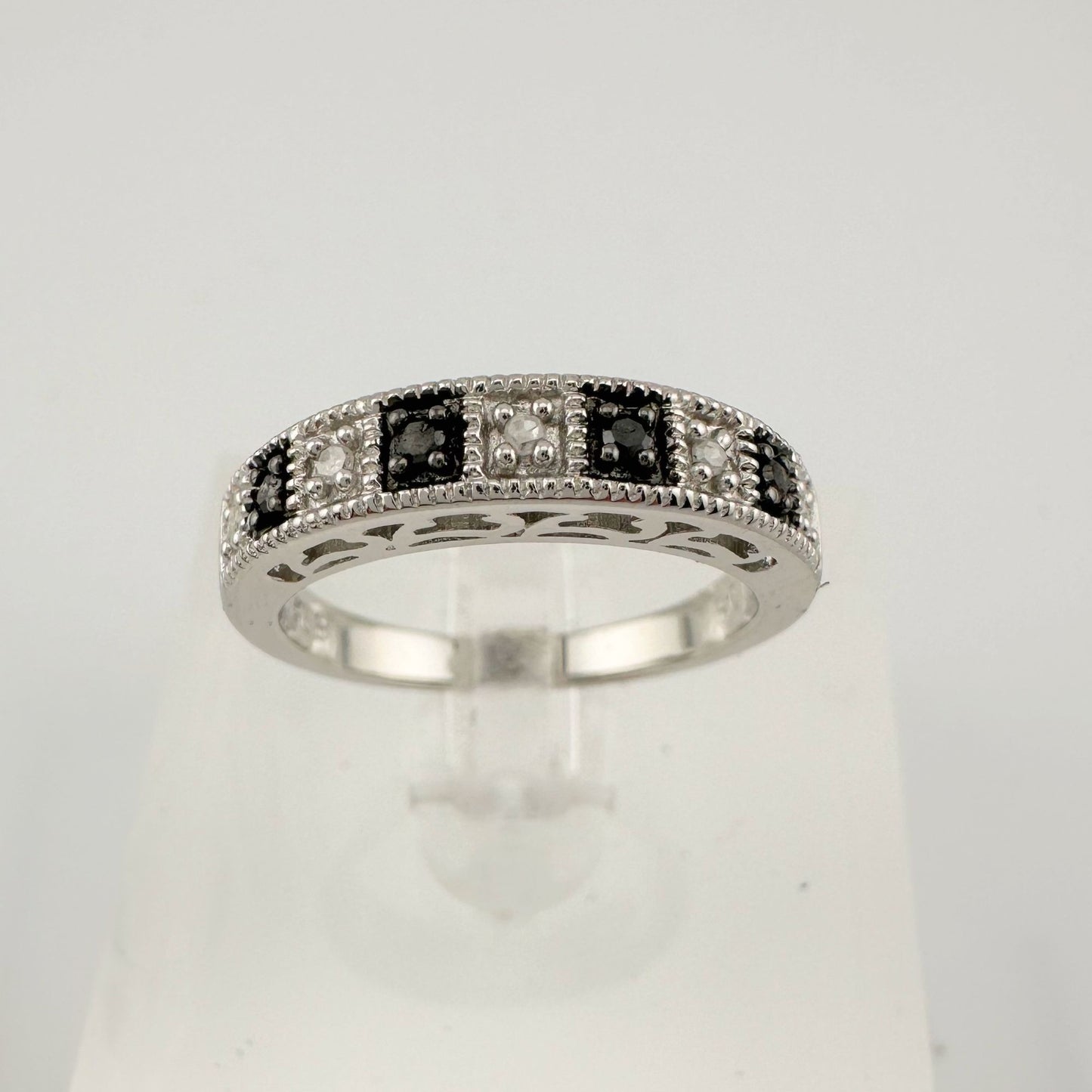 Natural Black and White Diamond Band Ring - size 7.25