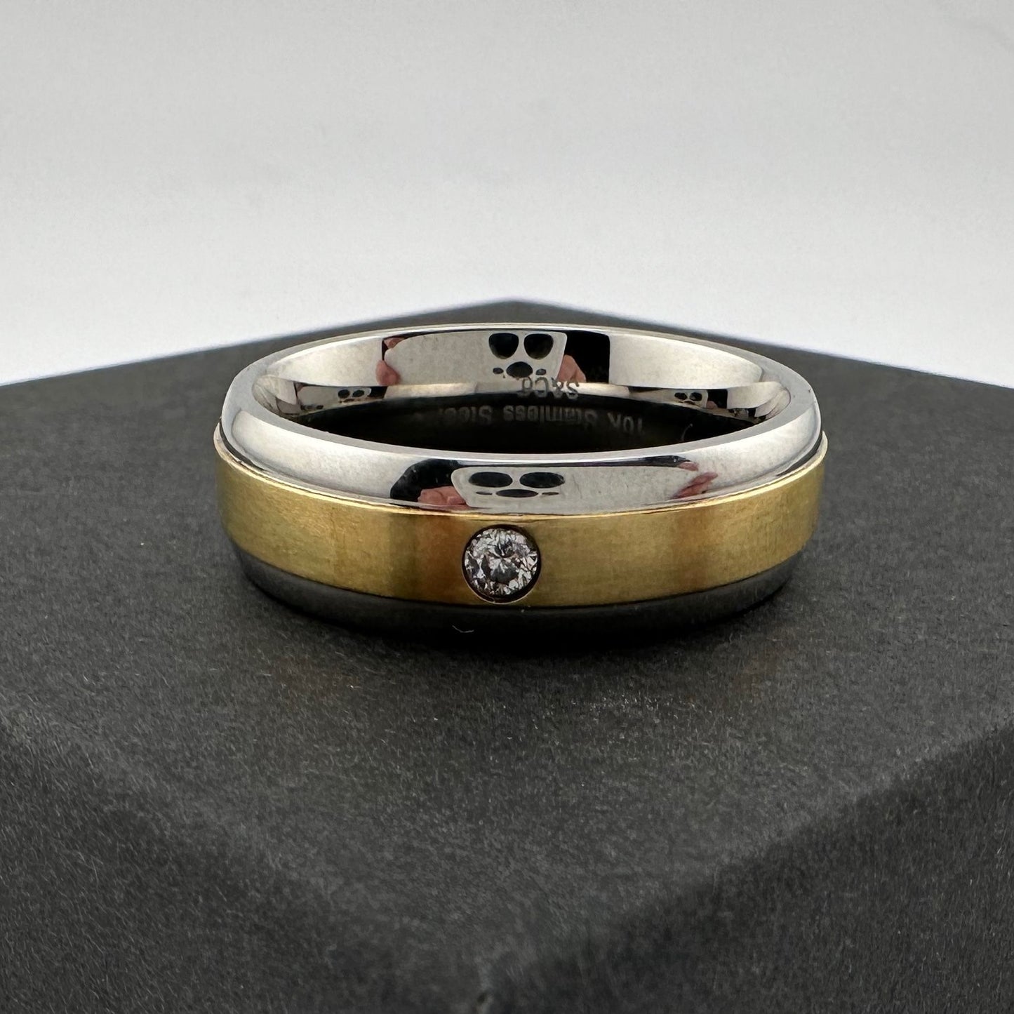 10 kt Gold & Stainless Steel Single Diamond Wedding Band Size 11