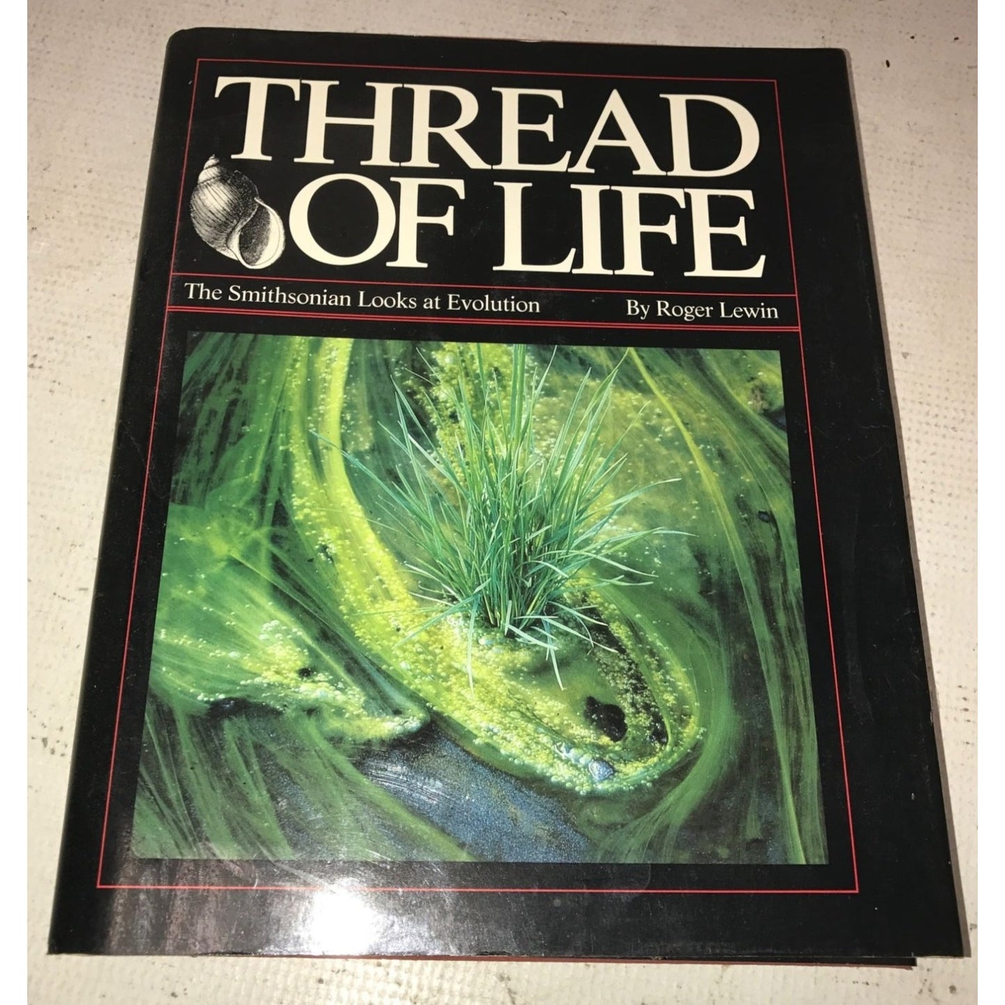 Thread of Life - The Smithsonian Looks at Evolution Book By Roger Lewin