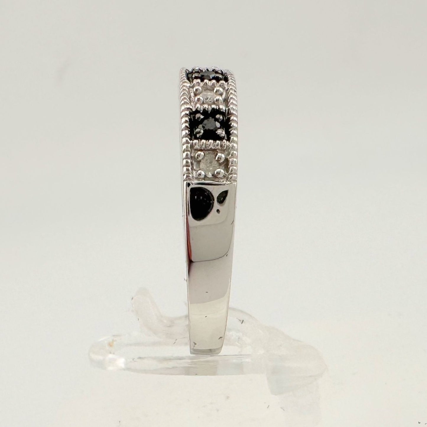 Natural Black and White Diamond Band Ring - size 7.25