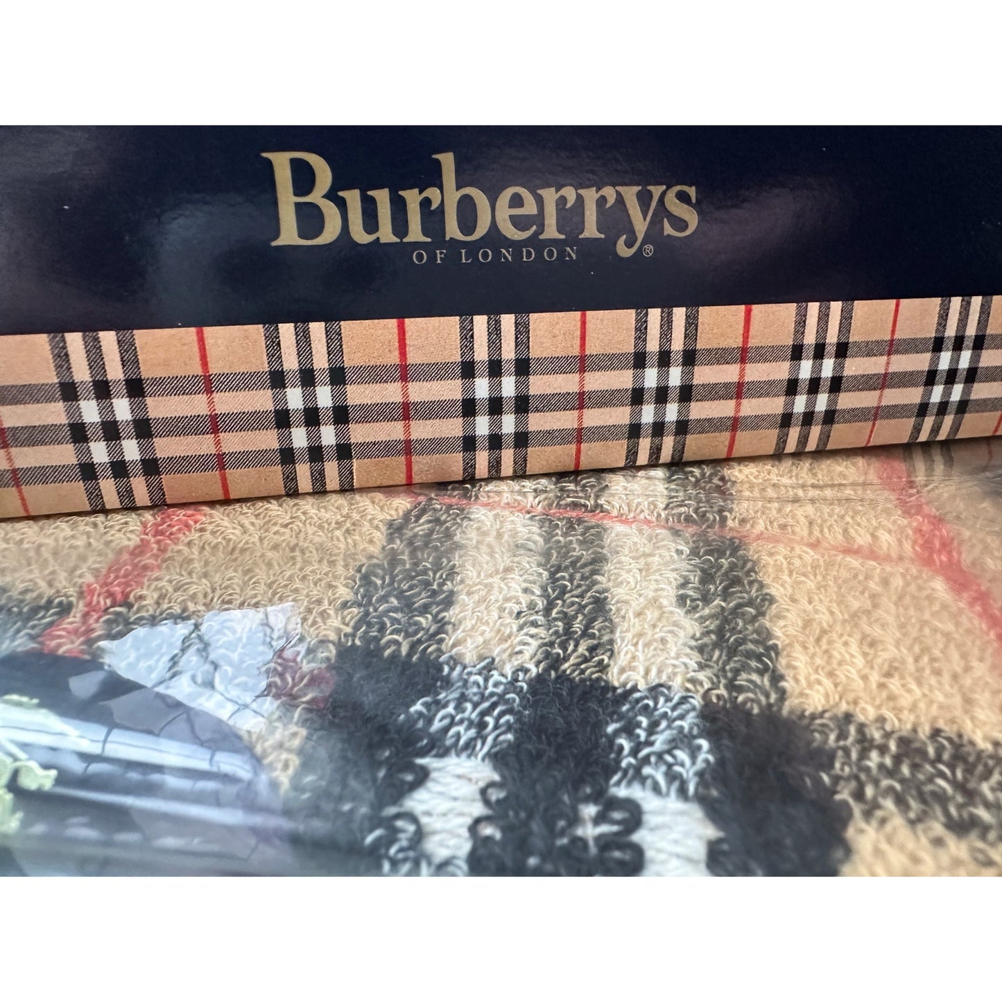 Burberrys London Nova Check Towel Set in Box