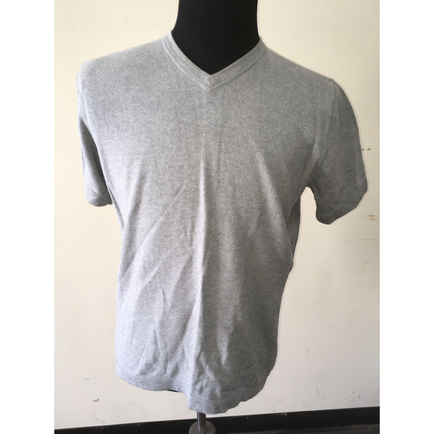 Men's Banana Republic Gray V Neck Short Sleeve Shirt Size Medium