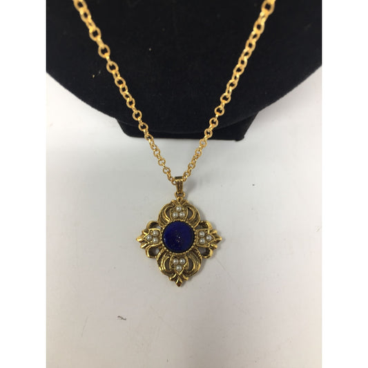 Beautiful Vintage AVON Goldtone Necklace With Faux Blue Lapis and Faux Pearls