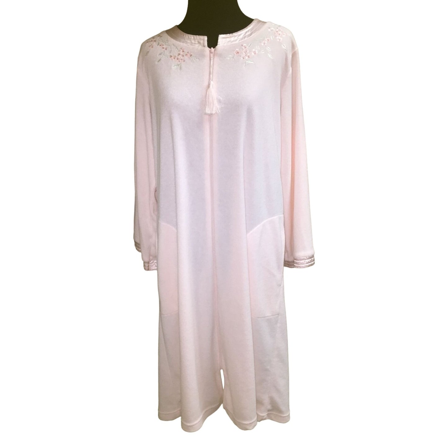 Miss Elaine Size Medium Womens Long Sleeved Nightgown/Sleepwear